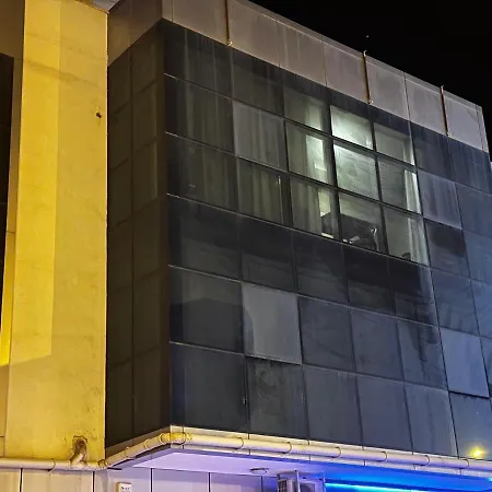 Aparthotel Eros *